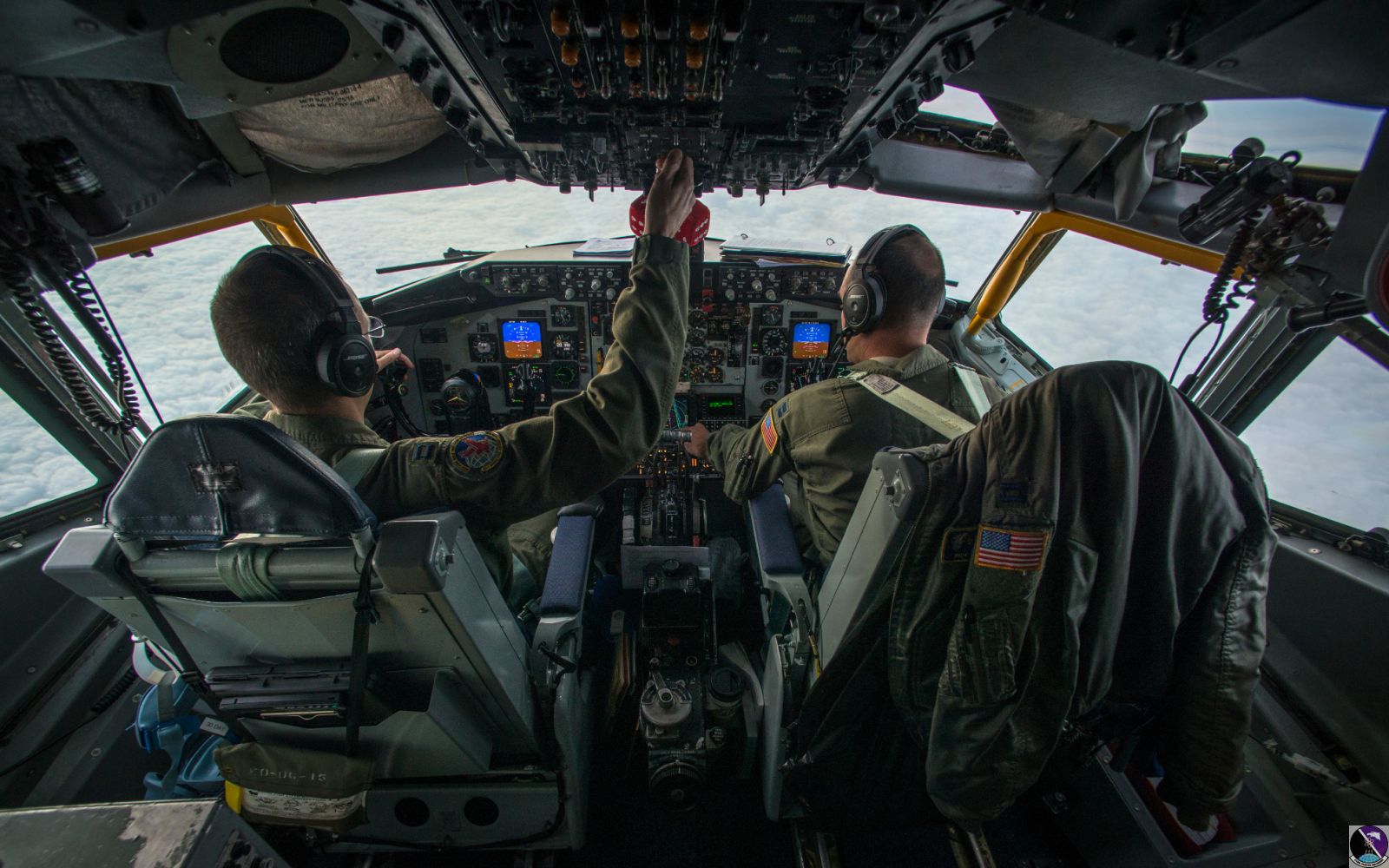 F-16 pilots, KC-135 crews team for mid-air refueling training