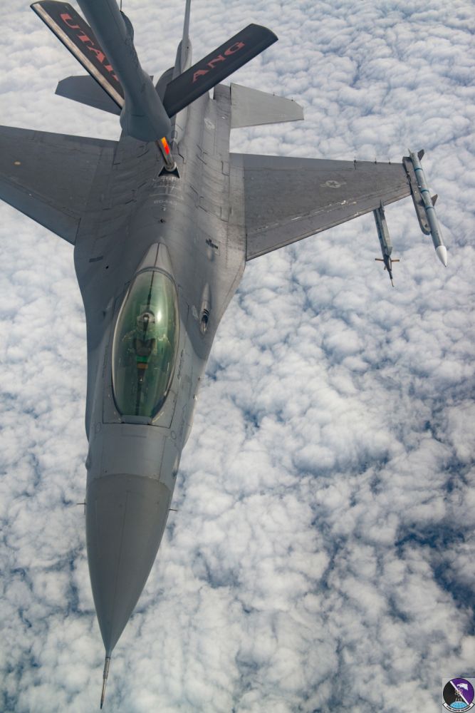 F-16 pilots, KC-135 crews team for mid-air refueling training