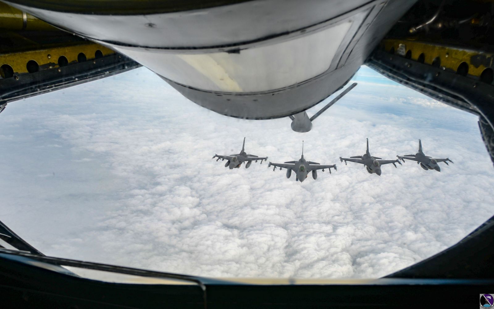 F-16 pilots, KC-135 crews team for mid-air refueling training