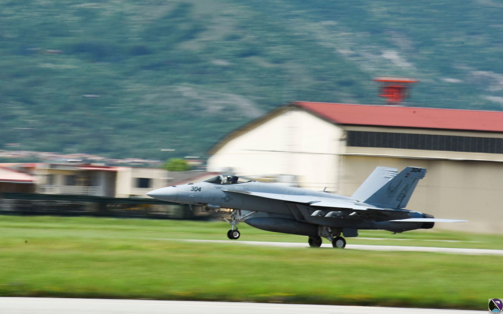 Jet takes off at Aviano